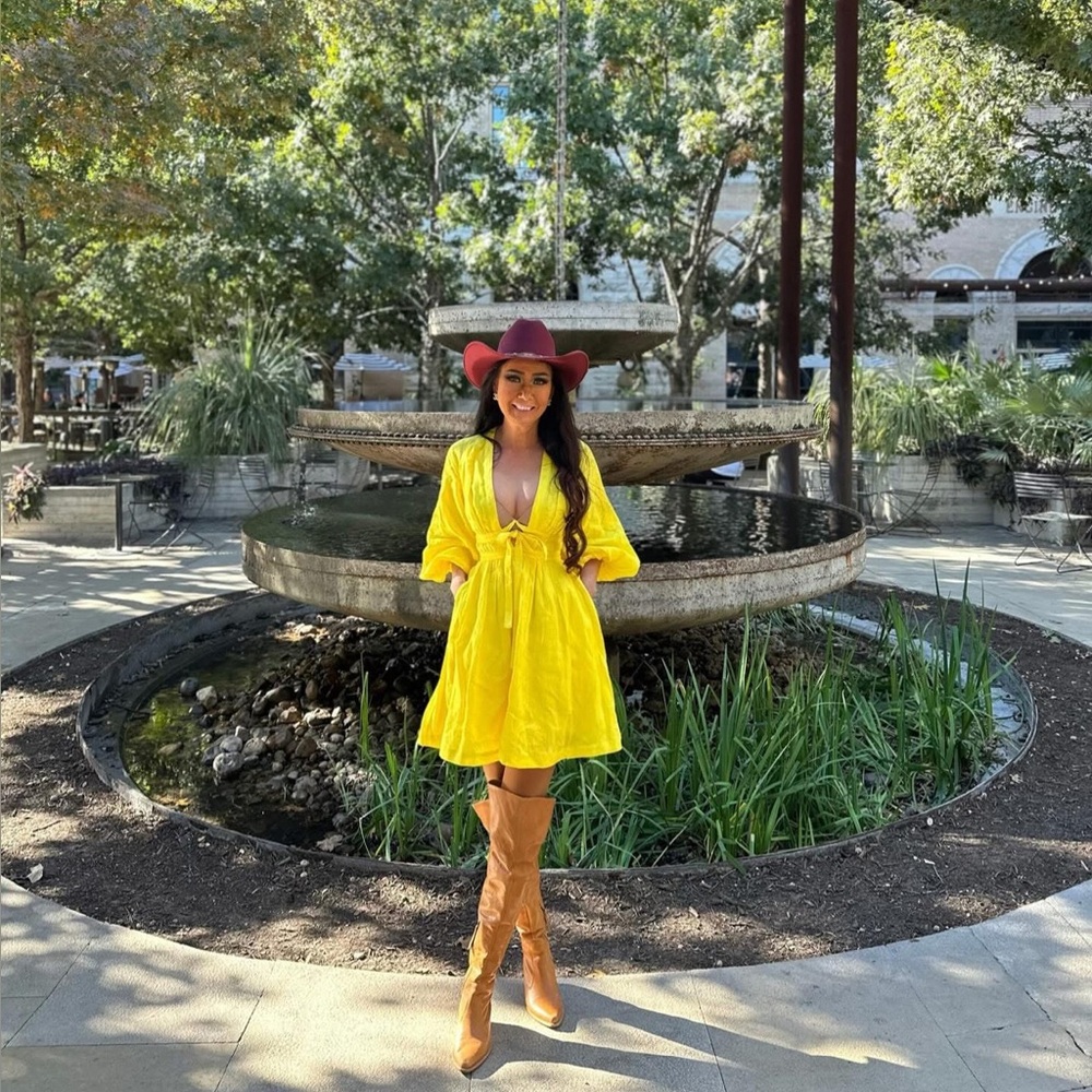 Zimmermann Linen A-Line Dress
• Yellow
• Ruffle & Cutout Accents
•